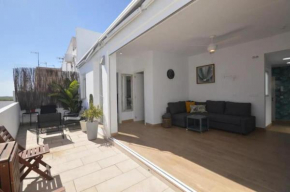 Alojamiento con Terraza privada junto al mar